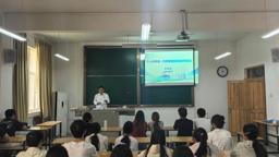 校长张焕明为2138CC太阳集团学生上思政课